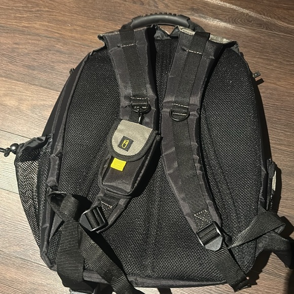 Targus CityGear Chicago Backpack Case for 16-Inch Notebooks, Black - Picture 2 of 3